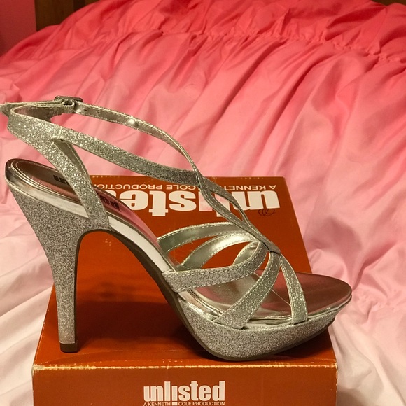 Silver Heels - Picture 4 of 5